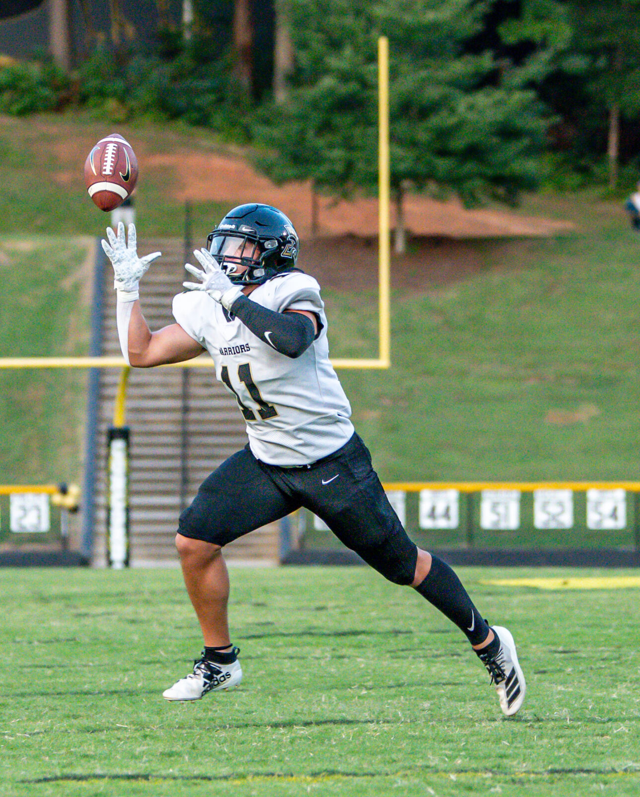 The Warriors dominated the Spiders 49-21.